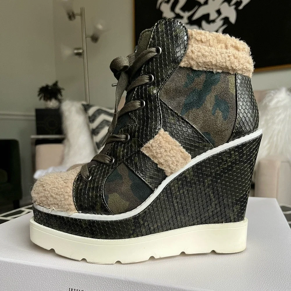 JESSICA SIMPSON Women's Meliney Cozy Lug Sole Wedge Sneaker Booties